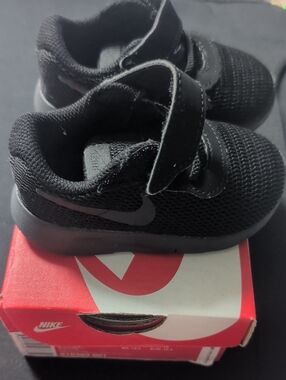 Nike Tanjun Baby/Toddler Black Mesh Velcro Sneakers - Size 4c